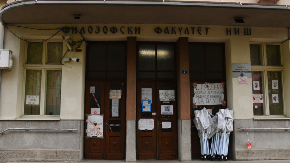 Pola godine od blokade Filozofskog fakulteta u Nišu, studenti blokiraju Most mladosti na sat vremena