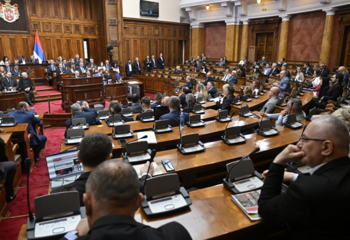 Poslanici nastavili raspravu po 46 tačaka drugog dana vanredne sednice Skupštine Srbije