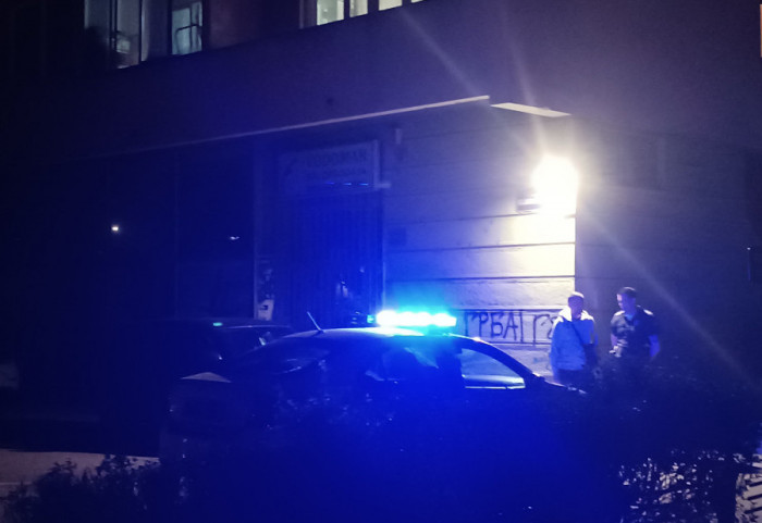 Unija Roma Srbije: Brutalan napad na romsku porodicu, pokušali da im zapale kuću, povredili bebu