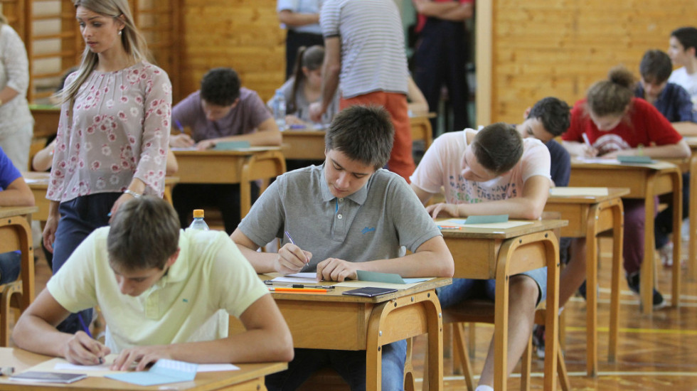 (VIDEO) "Učenicima je najteže razumevanje pročitanog dela": Kako protiče polaganje završnih testova za osmake