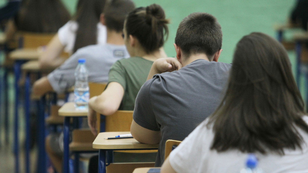 Ministarstvo prosvete upozorava na "lažna rešenja" testova za završni ispit iz matematike