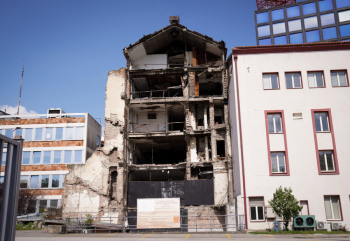 Godišnjica pogibije 16 radnika RTS u NATO bombardovanju: Održan pomen i položeni venci kod spomenika "Zašto"