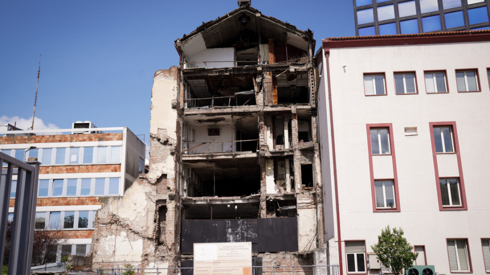 Godišnjica pogibije 16 radnika RTS u NATO bombardovanju: Održan pomen i položeni venci kod spomenika "Zašto"