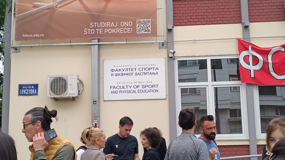 (VIDEO) Počeli pregovori dekana DIF u Novom Sadu Patrika Drida sa studentima