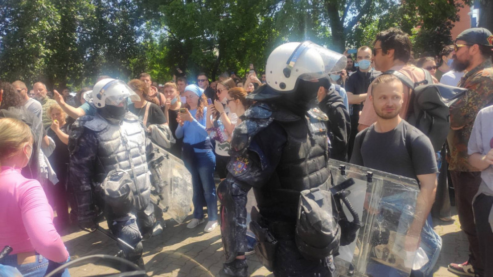 Studenti Univerziteta u Novom Sadu: Policija nezakonito uhapsila kolegu s FTN zbog navodnog napada na dekana DIF
