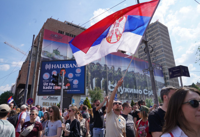 (VIDEO) Protestna šetnja "krugom dvojke" u Beogradu: Kolona studenata i građana krenula sa trga Slavija