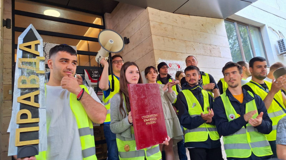 (FOTO) Protest na niškom Medicinskom fakultetu zbog straha od policije, dekan tvrdi da studente "niko neće da dira"