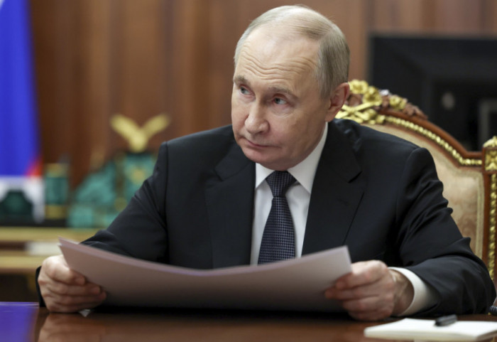 Kremlin Confirms Putin and Vucic to Meet on May 9 in Moscow