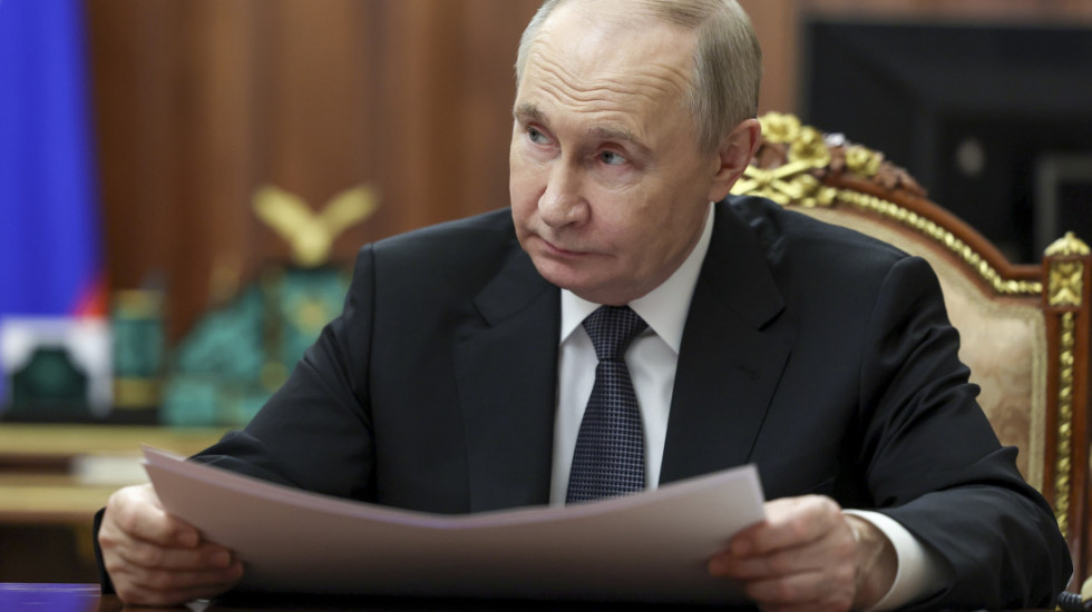 Kremlin Confirms Putin and Vucic to Meet on May 9 in Moscow