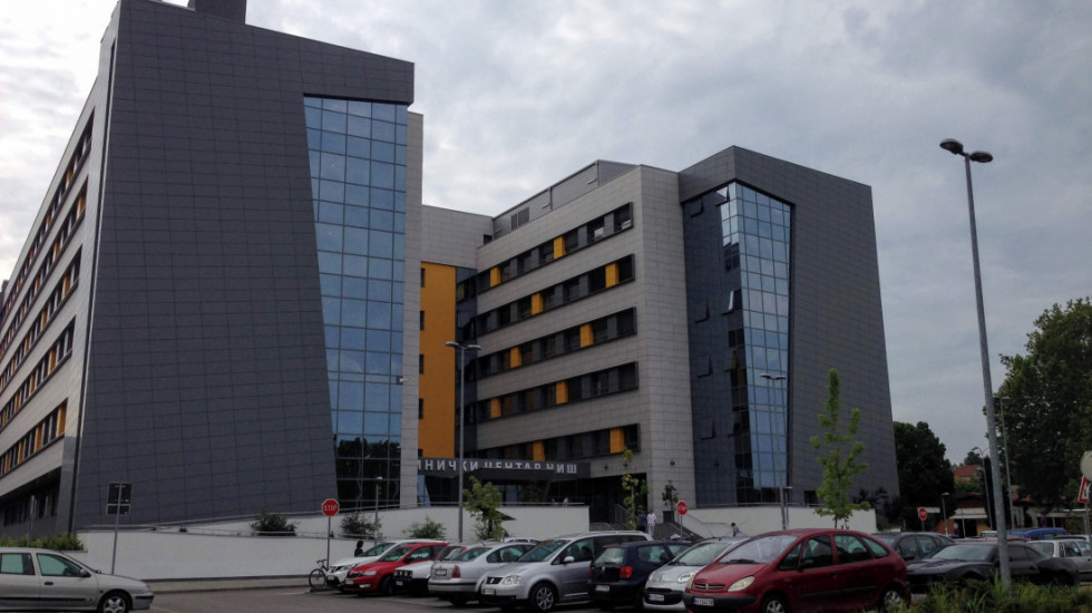 Klinički centar Niš: Dečak (2) sa opekotinama na 60 odsto tela svestan, ali i dalje u teškom opštem stanju