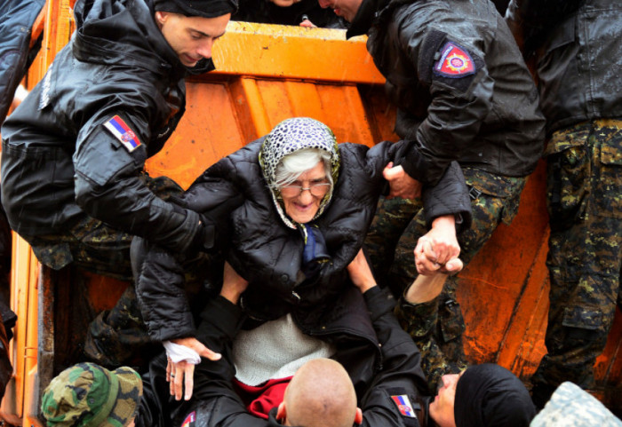 (FOTO) Za solidarnost nije bila bitna nacionalnost: Poplave koje su ujedinile region - 11 godina od vodene kataklizme