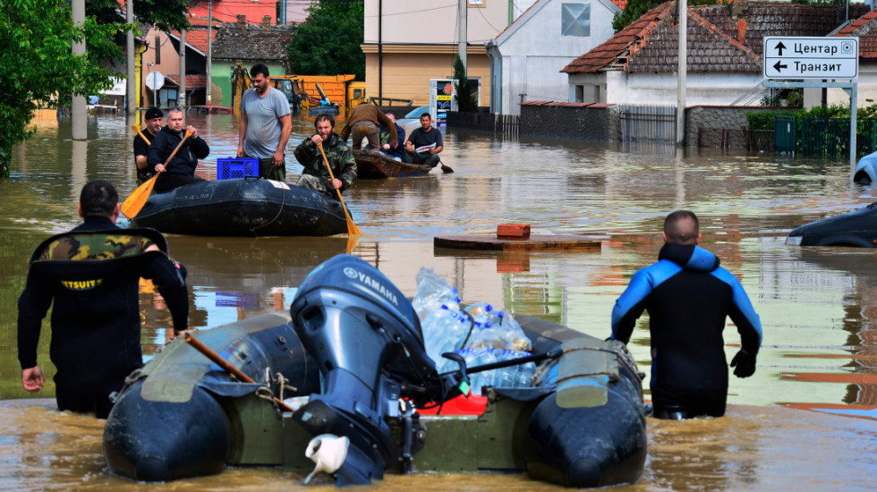 (FOTO) Dan kada je Obrenovac nestajao pod vodom: Ispovest žene koja je zbog poplava evakuisana u devetom mesecu trudnoće