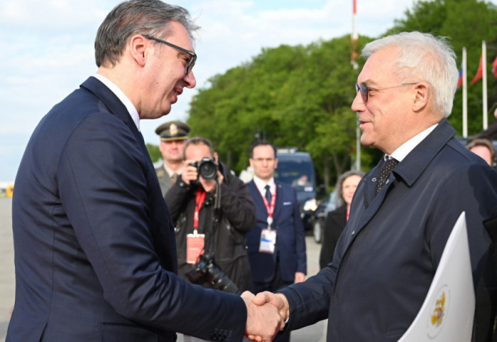 Vučić po sletanju u Moskvu: Posle mnogo godina u ruskoj prestonici, ponosan na antifašističku borbu mog naroda