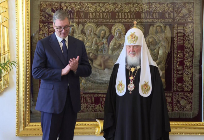 (FOTO) Vučić odlikovao ruskog patrijarha Kirila Ordenom Republike Srbije prvog stepena