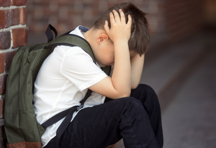 Đak napao vršnjaka šrafcigerom kod škole u Beogradu: "Pribio ga je uz ogradu, udarao pesnicom, a onda ubo u nadlakticu"