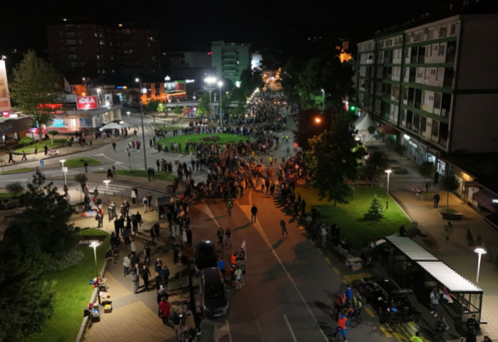Studenti koji su pešačili iz četiri grada stigli u Loznicu, dočekali ih građani i ekološki aktivisti