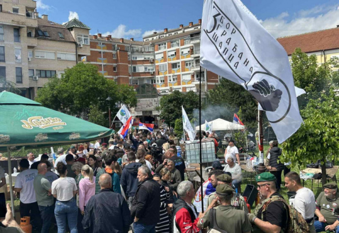 (FOTO) Protest studenata u Loznici: Skupu pod nazivom "Marš na Drinu" pridružili se i srednjoškolci, program do 23 časa