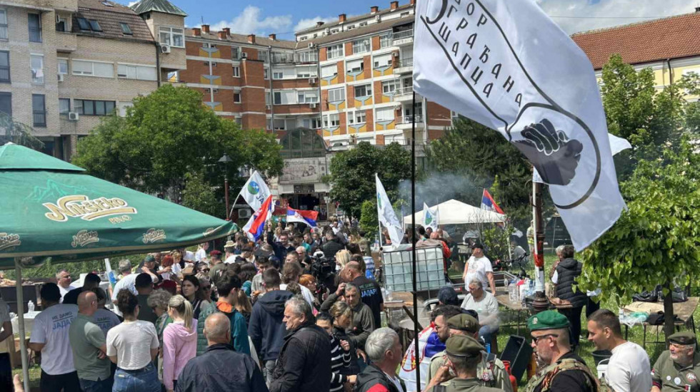 (FOTO) Protest studenata u Loznici: Skupu pod nazivom "Marš na Drinu" pridružili se i srednjoškolci, program do 23 časa