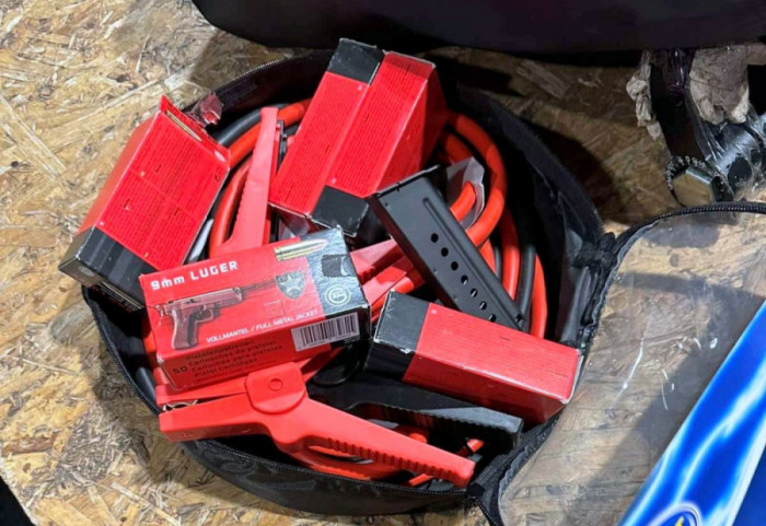 (FOTO) Uprava carina: Na Batrovcima pronađeno 250 bojevih metaka u torbi sa kablovima