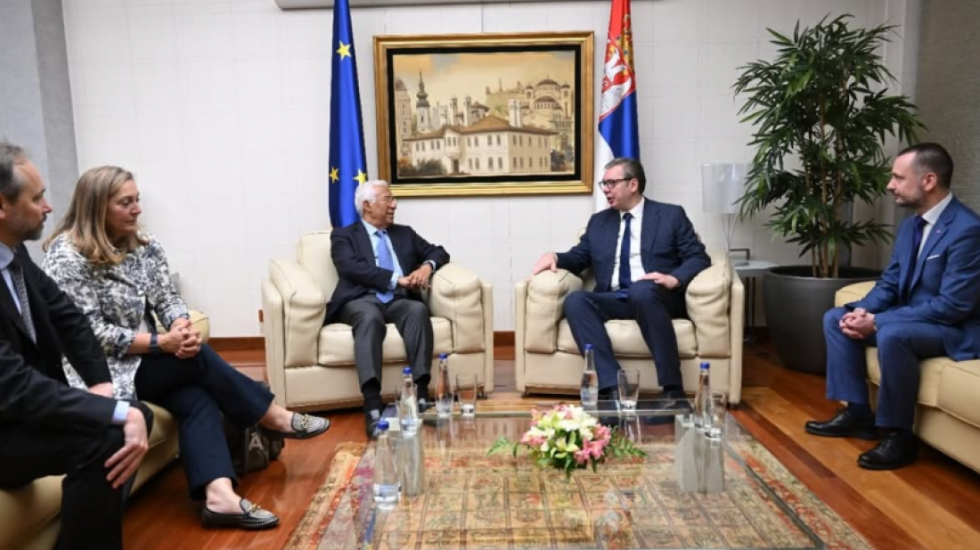 (FOTO) Predsednik Evropskog saveta stigao u Srbiju: Vučić ga dočekao na aerodromu i poželeo mu dobrodošlicu