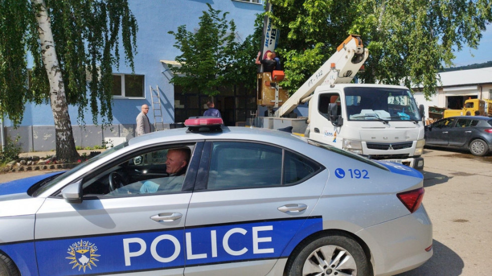 (VIDEO) Kosovska policija upala u JKP "Vodovod Ibar"