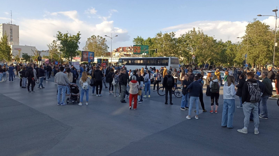 (FOTO/VIDEO) Završena blokada 30 raskrsnica u Novom Sadu, trajala 45 minuta