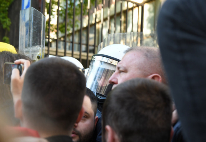 Nastavljena blokada Višeg suda u Novom Sadu, došlo do guranja sa policijom