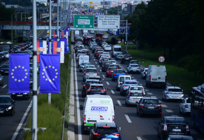 AMSS: Putnička vozila na izlazu na Preševu čekaju 30 minuta, teretnjaci na Šidu šest sati