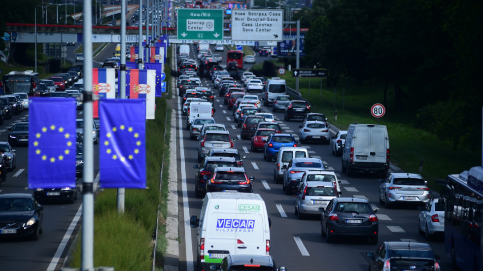 AMSS: Putnička vozila na izlazu na Preševu čekaju 30 minuta, teretnjaci na Šidu šest sati