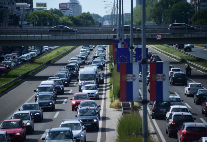 Zatvara se krajnja desna traka na Gazeli kod ulivne rampe iz Kneza Miloša i Savske