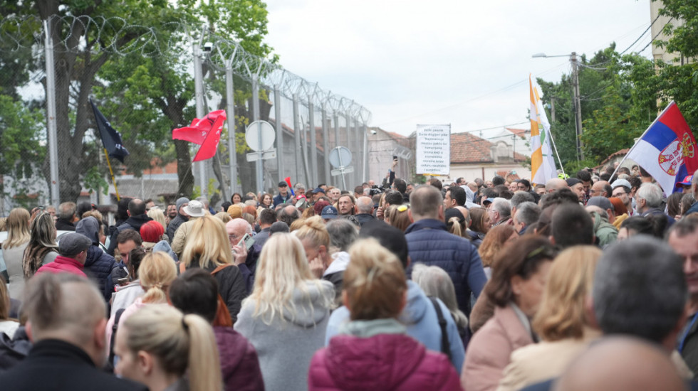 (FOTO) "Sloboda za Mariju": Protest građana ispred CZ u Beogradu, porodica i dalje ne zna u kakvom je stanju