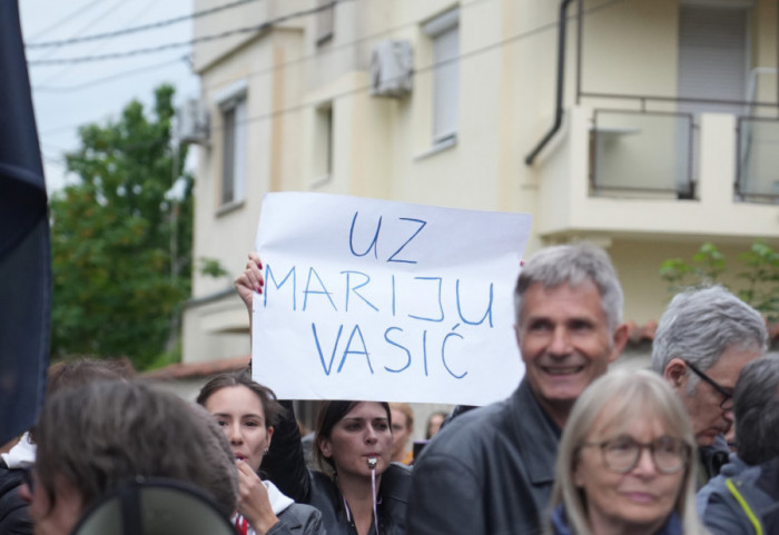 "Sloboda odmah": Održan skup podrške profesorki Mariji Vasić ispred Centralnog zatvora u Beogradu