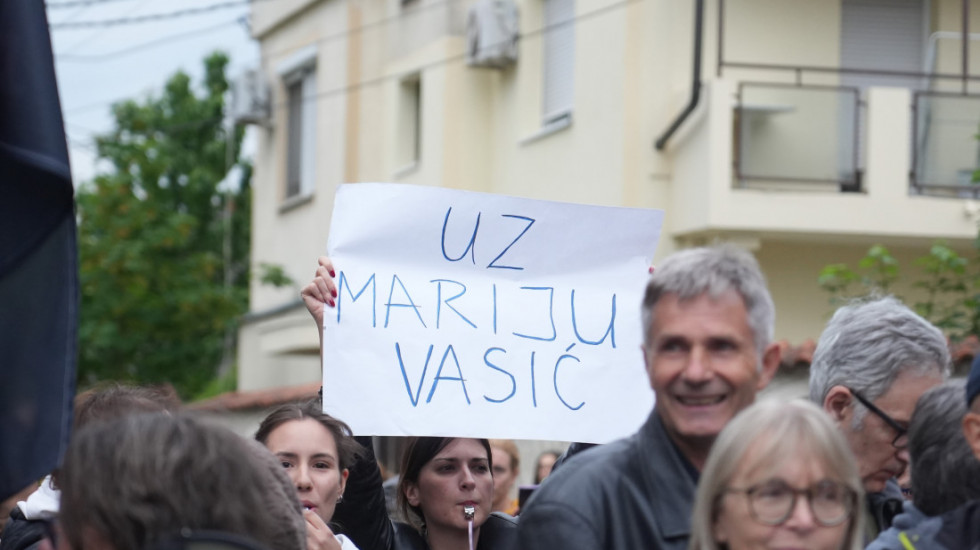 "Sloboda odmah": Održan skup podrške profesorki Mariji Vasić ispred Centralnog zatvora u Beogradu