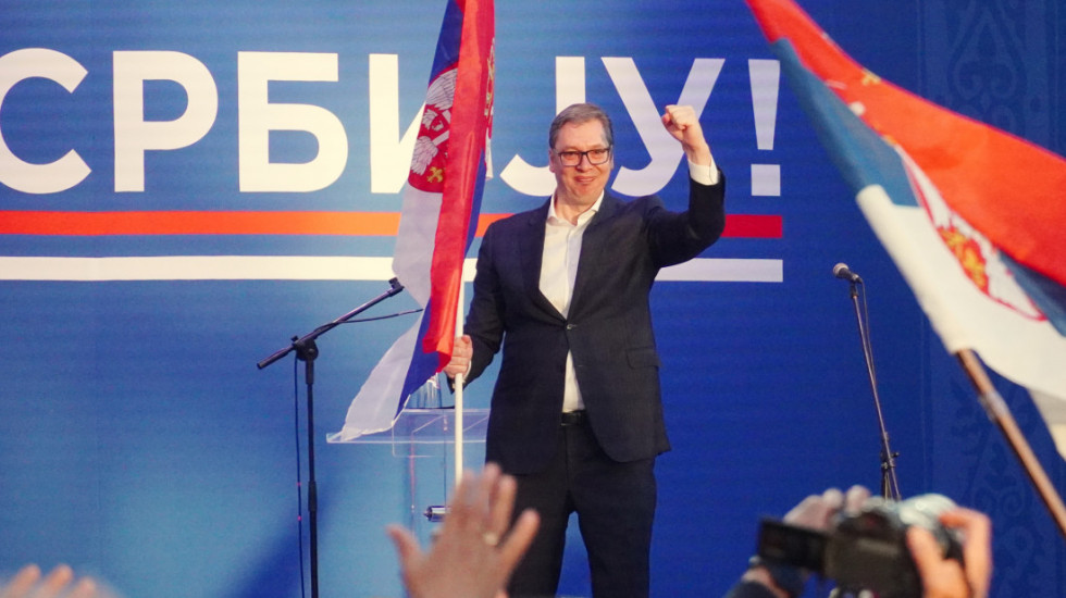 Vučić sa Svenarodnog sabora: Gradićemo novo porodilište u Nišu, od prvog jula besplatan prevoz i udžbenici za decu