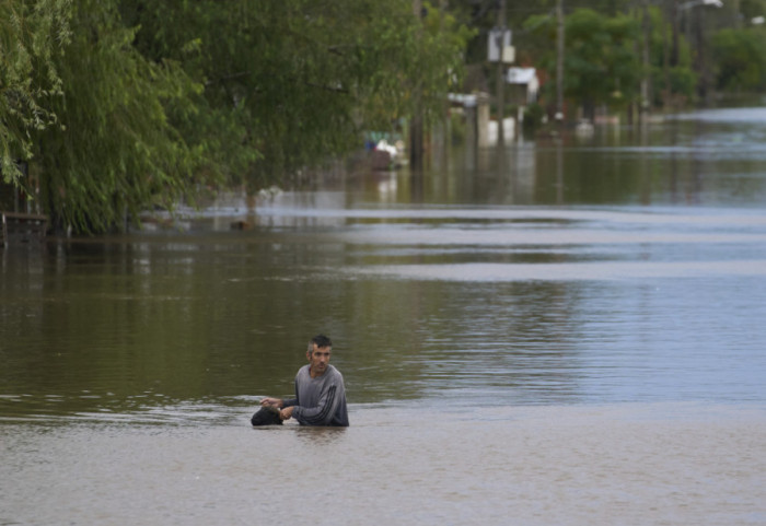 (FOTO) Velike poplave u Argentini, naređena evakuacija stanovništva