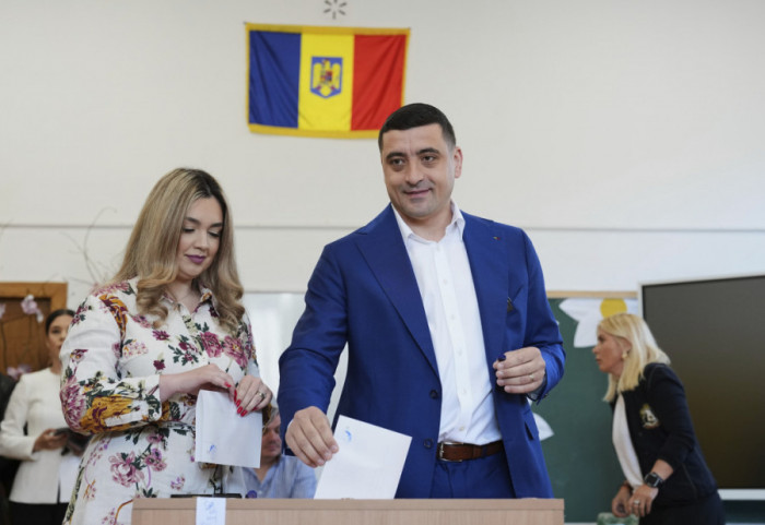Drugi krug predsedničkih izbora u Rumuniji: Otvorena birališta, glasala oba kandidata