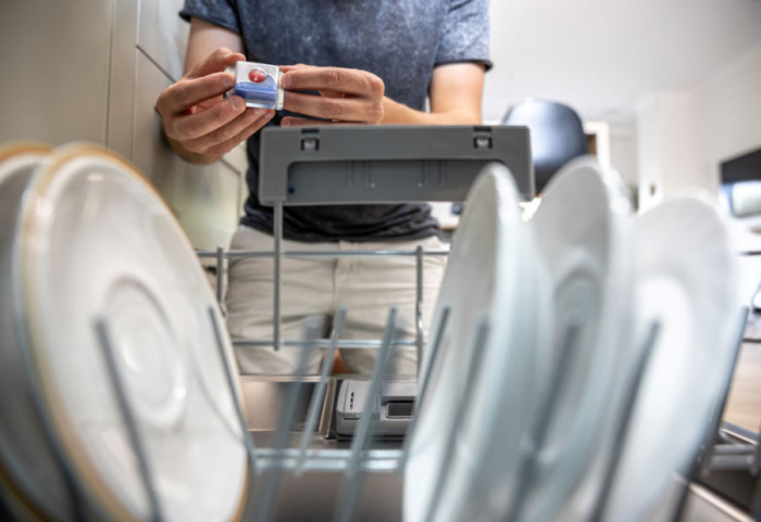 Uklonite kamenac iz mašine za sudove uz pomoć dva prirodna sastojka