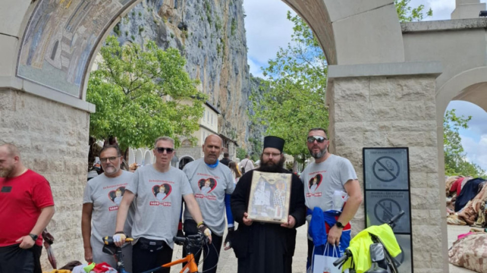 (FOTO) Kraljevčani biciklima išli do Ostroga po kiši i snegu za pomoć maloj Dunji (6): "Njen osmeh je jedina nagrada"