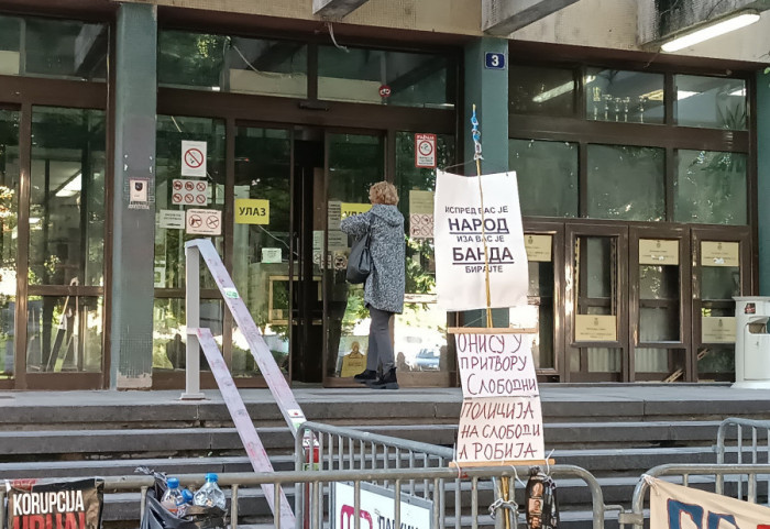 Trojici članova PSG u Novom Sadu produžen pritvor za još 30 dana