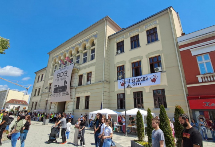 (FOTO) Protest "Zadnji voz za Čačak" do 23 sata: Blokirana tri glavna kružna toka