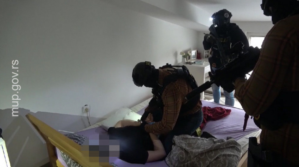 (VIDEO) Uhapšen napadač iz Westa 65: Maskiran upao u ugostiteljski objekat i ranio muškarca