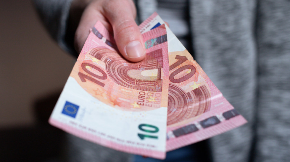 (VIDEO) Ekonomista o ulasku Srbije u SEPA zonu: Jeftiniji transferi, brže uplate i veća bezbednost za građane