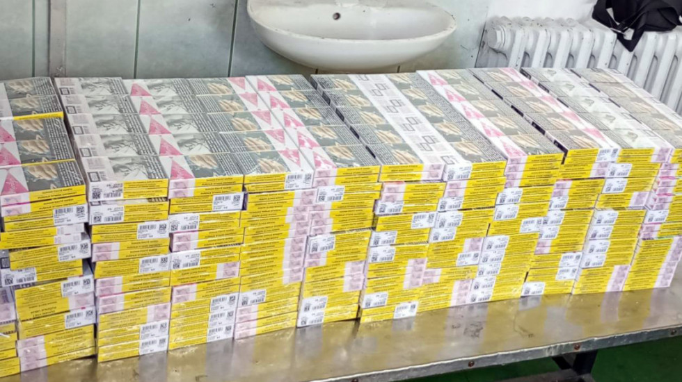 (FOTO) Uhapšen muškarac (45) na graničnom prelazu Gradina: Krijumčario cigarete u vrednosti od skoro 400.000