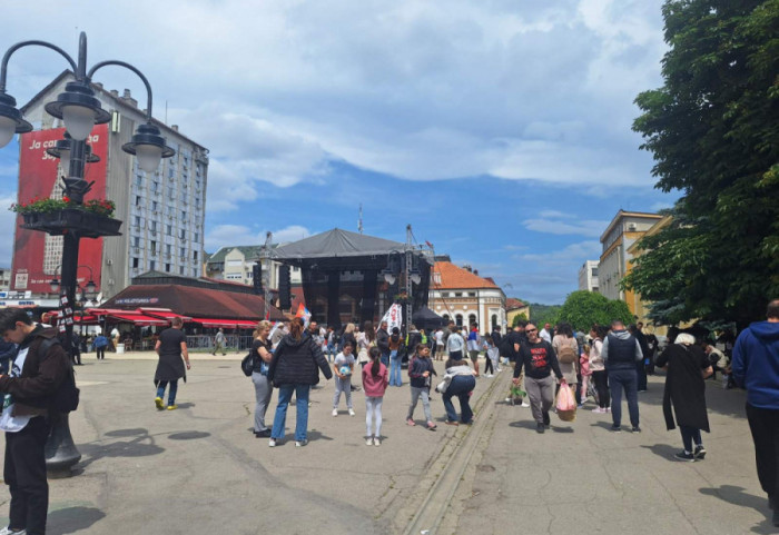 (FOTO/VIDEO) Studentski protest "Sloboda kreće sa istoka" u Zaječaru - poziv na izlazak na lokalne izbore