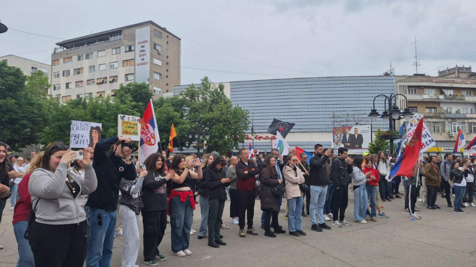 (FOTO/VIDEO) Studentski protest "Sloboda kreće sa istoka" u Zaječaru, glasalo se za "omiljenu izbornu krađu"