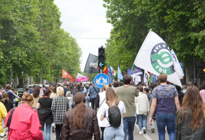(FOTO/VIDEO) Protestna šetnja "krugom dvojke" u Beogradu: Kolona studenata i građana kreće se trasom tramvajske linije