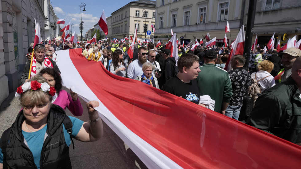 Drugi krug predsedničkih izbora u Poljskoj: Gradonačelnik Varšave tesno vodi protiv istoričara Navrockog
