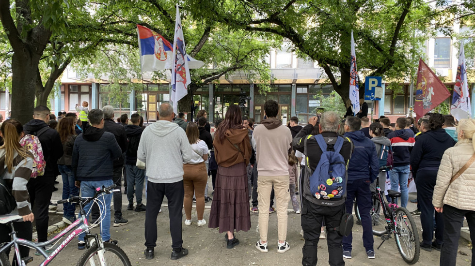 (FOTO/VIDEO) Održan protest podrške srpskim maturantima i narodu na Kosovu u Novom Sadu