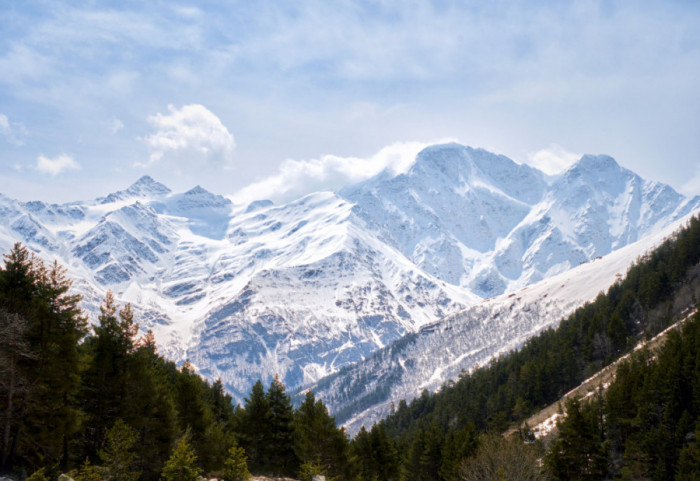 Trojica španskih alpinista preživela pad od 600 metara na Pirinejima, jedan prošao bez povreda