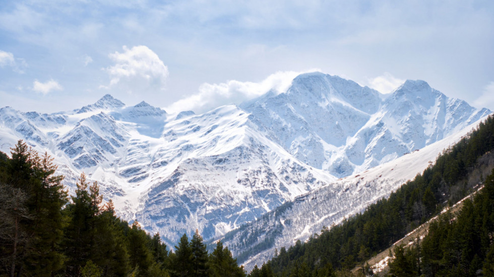 Trojica španskih alpinista preživela pad od 600 metara na Pirinejima, jedan prošao bez povreda